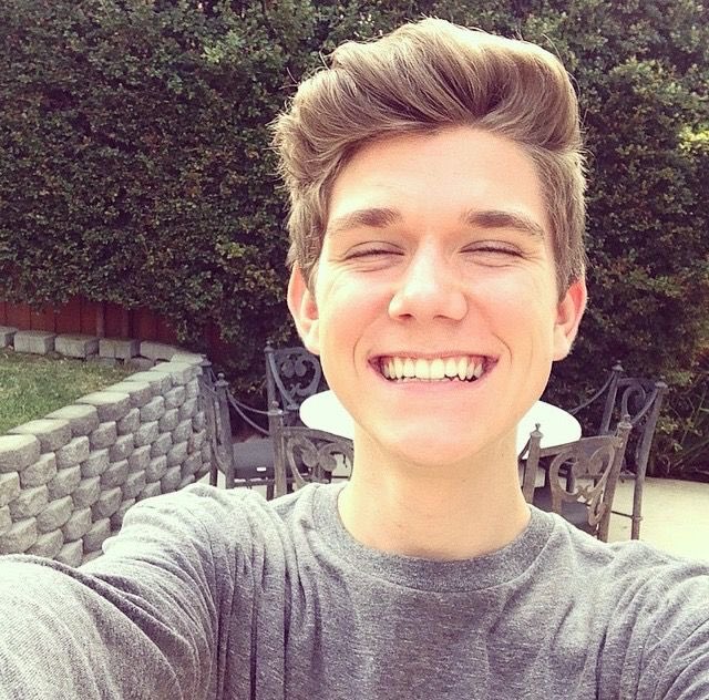 yeeting_squad13's tweet image. This is my bae 😍😍😍 #devankey #sexyfine #devanedits #Keypersquad #collins #cjk #dmk