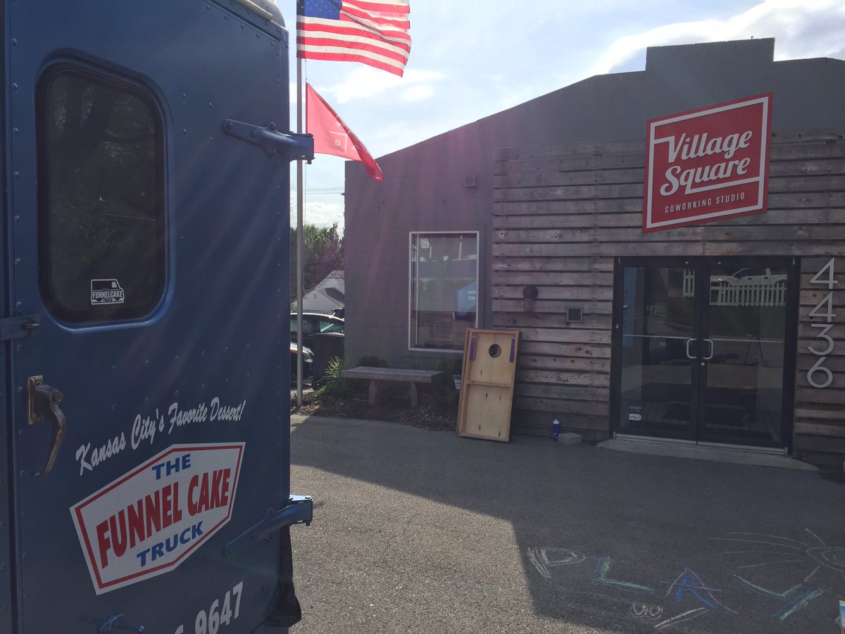 KCSourceLink's tweet photo. Second Fridays is kicking off at the @VillageSq with #KCBattle2017 champ, @funnelcaketruck! Join us: 4436 state line road https://t.co/Fx2ihjJEEf