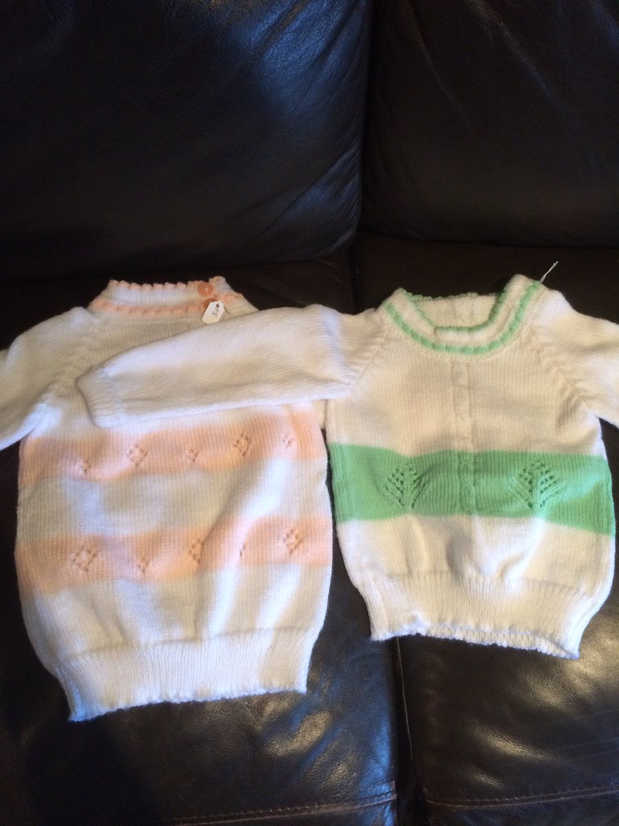 knittingnanas's tweet photo. Two lovely baby cardigans! https://t.co/cezSIXflTO