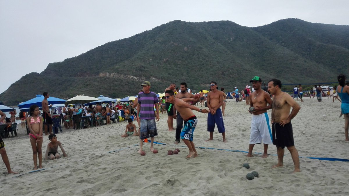 Manueljuventud2's tweet photo. Con Deporte y Recreación así se desarrolla el XIV Festival de Playas desde las Hermosas  Costas de Aragua! #FestivalRecreativo @TareckPSUV https://t.co/O8kD0QbxVU