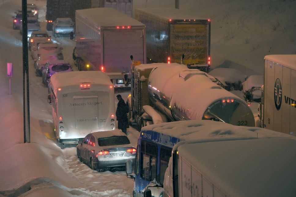 JdeMontreal's tweet image. [PHOTOS] Voilà un mois aujourd'hui, la tempête. (via @LeSacdeChips) journaldemontreal.com/2017/04/15/pho…