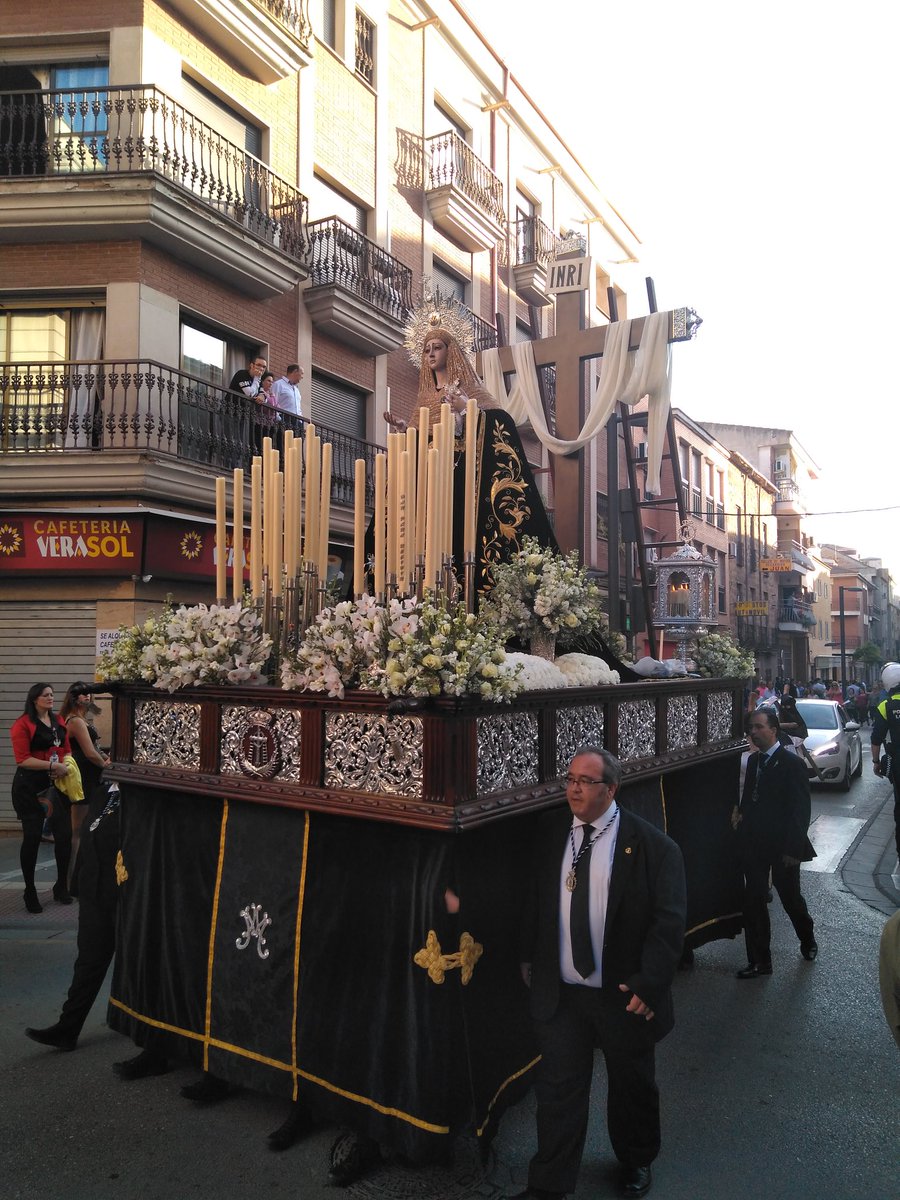 santacenero's tweet photo. La hermandad del @DescenLinares es la primera en entrar en Carrera Oficial en esta tarde de #ViernesSanto @SemanaSaLinares https://t.co/QYshrR8wo5