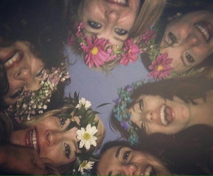 RevoIutionMix's tweet photo. al parecer ayer las chicas la pasaron muy bien. https://t.co/5IZZUi2MFL