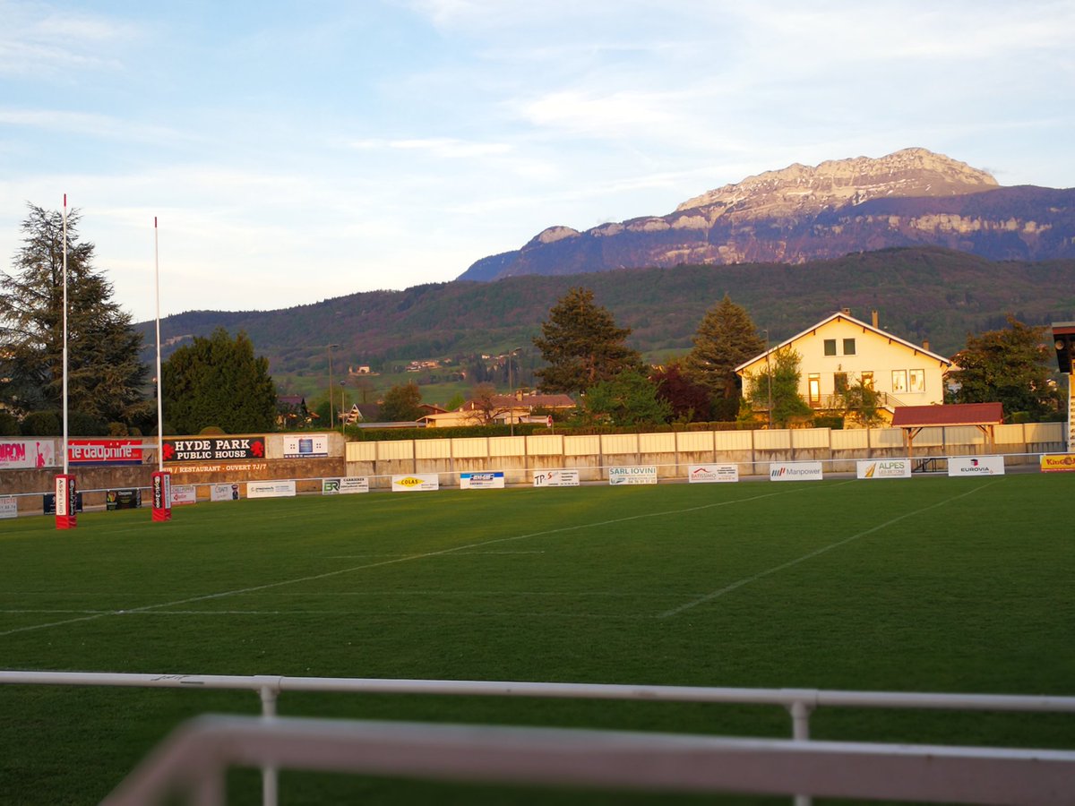 RomainMAGELLAN's tweet photo. On est bien avec les montagnes ! Rugby #Voiron https://t.co/Al5cpYxqO2