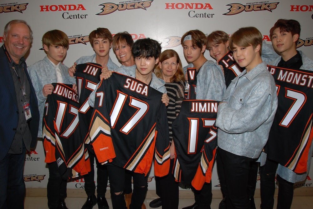 SPOTLIGHTBTS's tweet image. They got custom Anaheim Ducks jerseys from Honda Center's president
