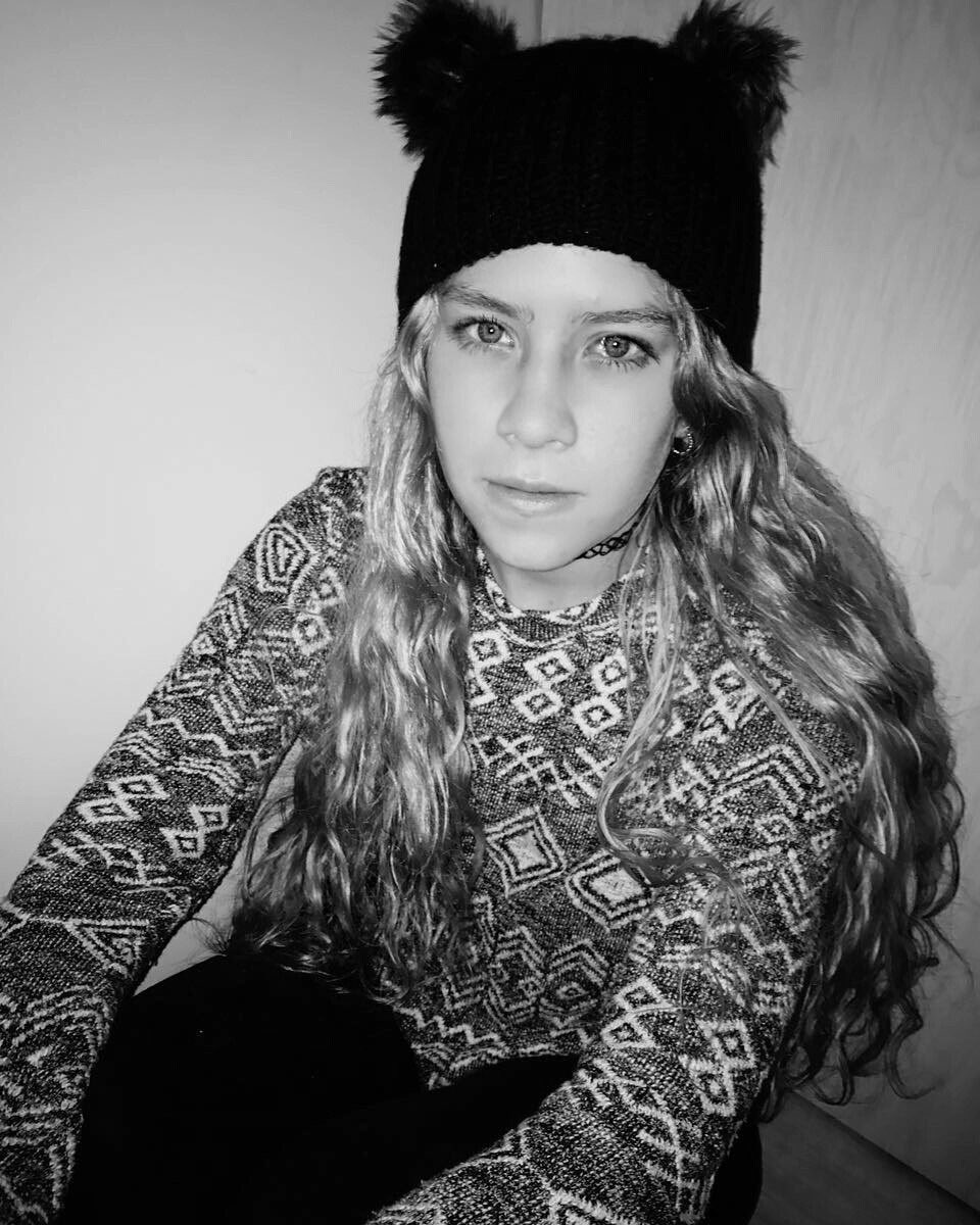 RevoIutionMix's tweet photo. #RevolutionGirl 
Nombre: Ashley Mouque 
Apodo: Ash
Edad: 18 años. 
         @AshIeyMouque https://t.co/cy3oCj9HL3