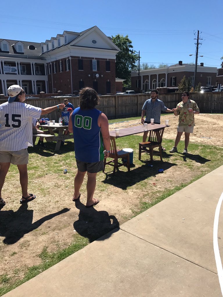 die4lyfe's tweet image. Beer die at University of Alabama Chi Phi Fraternity #eXpeditiφn              Thx          @KingEasy47