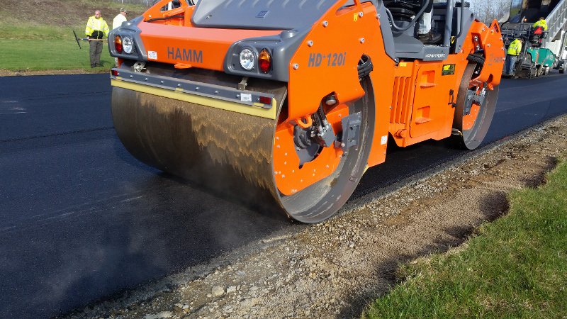 PittRace's tweet photo. Leveling coat started on the #NorthTrack
#RaceSeason
#FreshPavement
#WorkInProgress https://t.co/lJlt0yKcTz