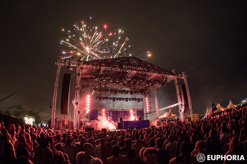 edm_mister's tweet photo. Crowd At Euphoria Music Festival Clean the Grounds and Leave… https://t.co/yitzdFPPsN #EDMFestival #EDMNews #SocialGoodCharities #EDM https://t.co/rPF3mQf1XJ