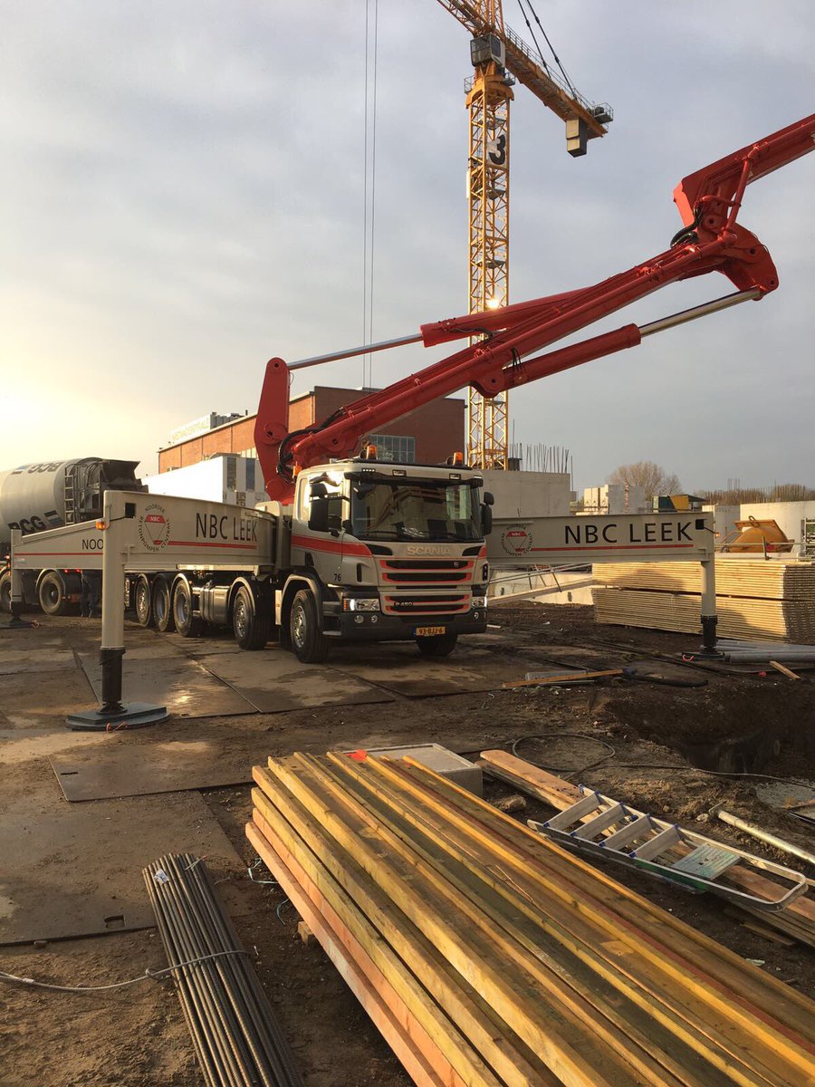 NbcLeek's tweet photo. Vandaag nieuwe betonpomp in gebruik genomen. Een Schwing S55SX.#betonkanon https://t.co/0Y7jbrXpRz
