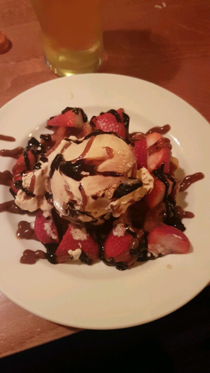 Guest felt guilty for havin a waffle but it was treat night so we added a bit of SW friendly for her☺️<a href="/MarkCash15/">Mark Cash</a> <a href="/mikebrayley1/">Mike Brayley</a> <a href="/amylou8725/">Amy</a>