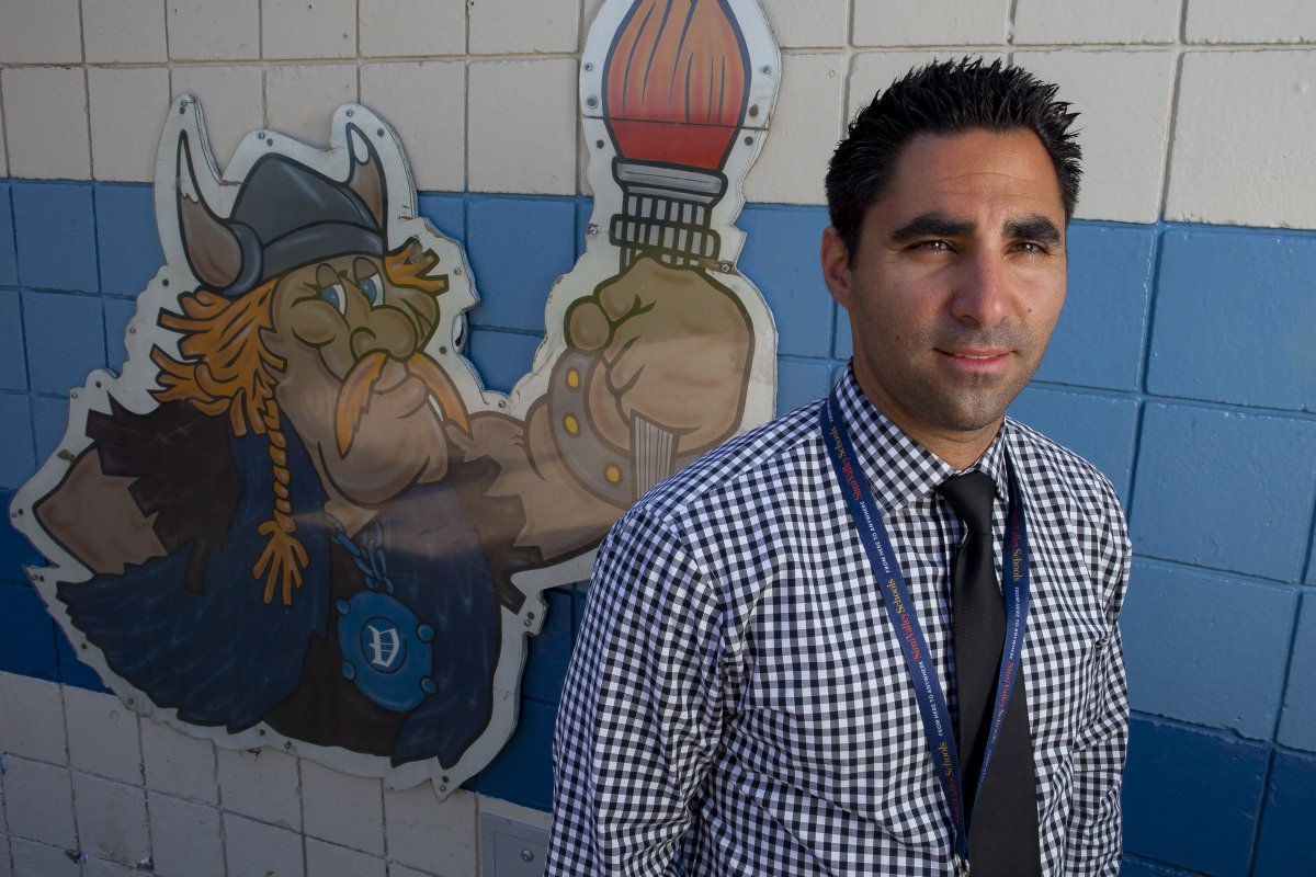 SVAcorn's tweet photo. For the first time in decades, @SimiValleyUSD is offering summer school for middle-schoolers this year https://t.co/jhsKUtnQrL https://t.co/A1scb7bCNi