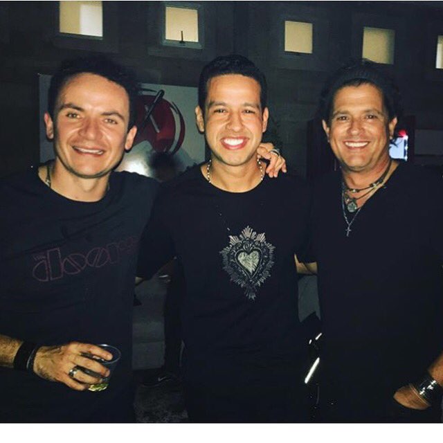 Fonseca's tweet photo. Me duele en el alma la muerte de Martin. Un bacan, un talentoso y un caballero.Gracias por tu música.Buen viaje hermano. #LaMúsicaNuncaMuere https://t.co/2iDU8ZSOIT