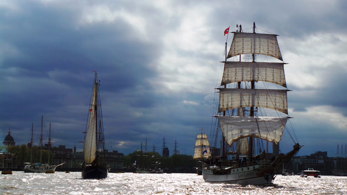 LondonPortAuth's tweet photo. Sailing on the Thames, period entertainment, and live music all at the @Royal_Greenwich Tall Ships Festival this weekend. https://t.co/C4pgSNwGV2