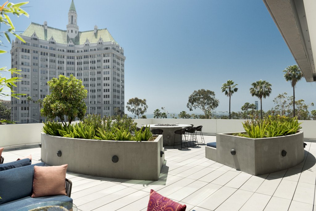 TheCurrentLB's tweet image. Our luxurious outdoor amenities take your #weekend plans to new heights! @AllianceLiving @arielfoxdesign @BARArchitects @DLBA
@LedcorGroup