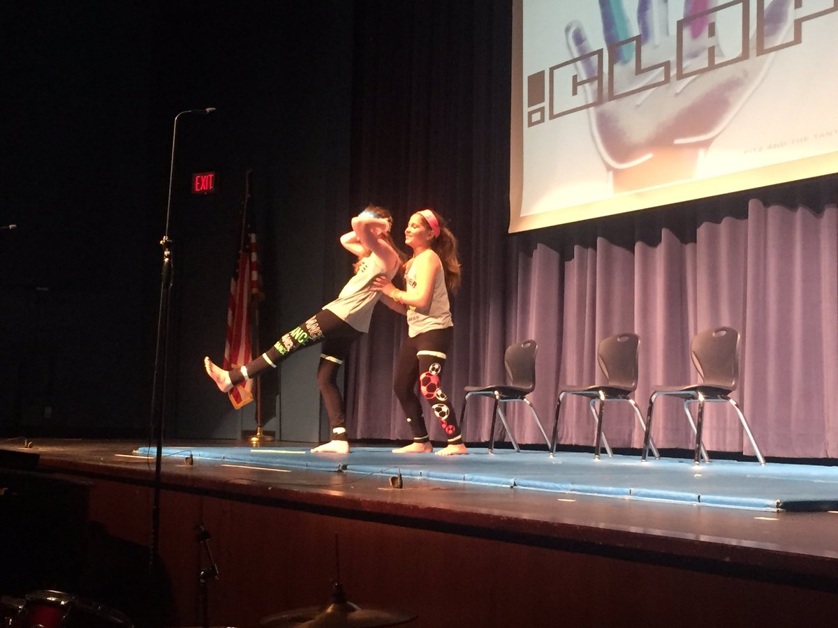 PHSLSiLab's tweet photo. Loving the talent at the 4th &amp; 5th grade #phsvarietyshow @PemHillSchool https://t.co/G3dh9qpe34