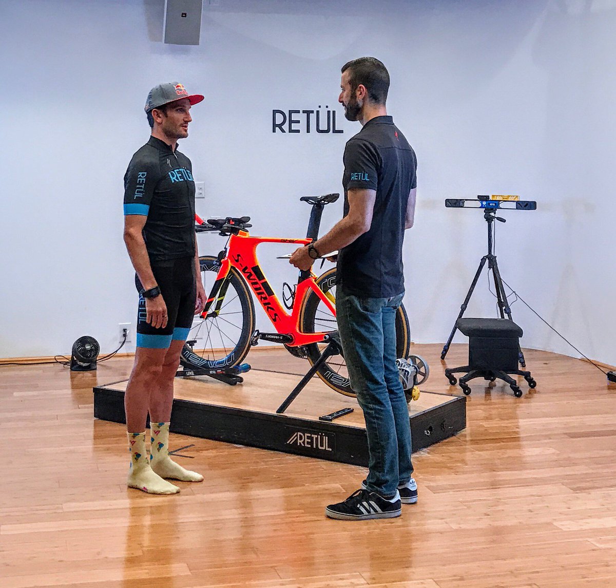retul's tweet photo. @RD_murray getting the Retül treatment @iamspecialized HQ #nicekit #aeroiseverything #beonewithyourbike https://t.co/xuB8F0TkS9