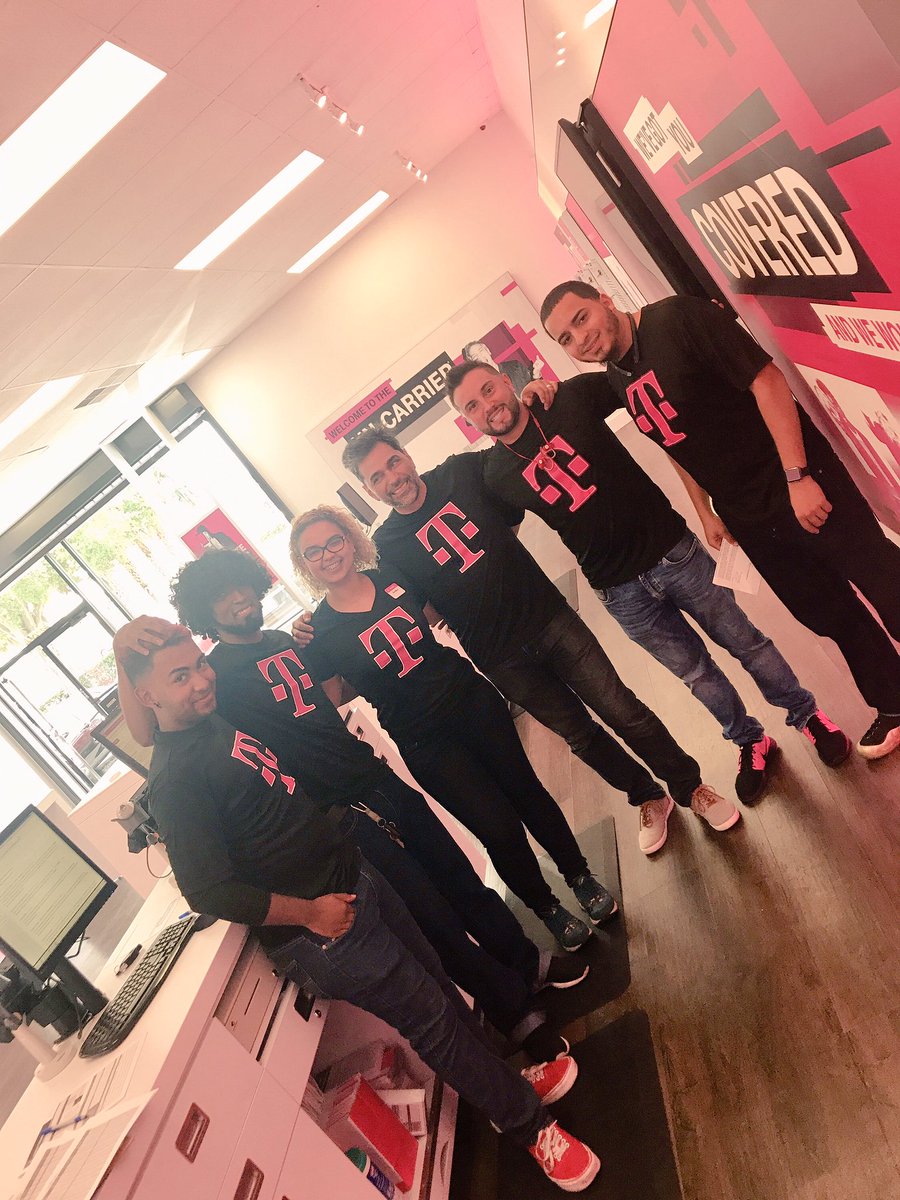 Mrey23's tweet photo. Opening another beautiful location New Semoran/Pershing store! #partnerships #somsupport @cjgreentx @jackhjohnson @carndoggydog @m_wan4life https://t.co/oY3phYl2Kw