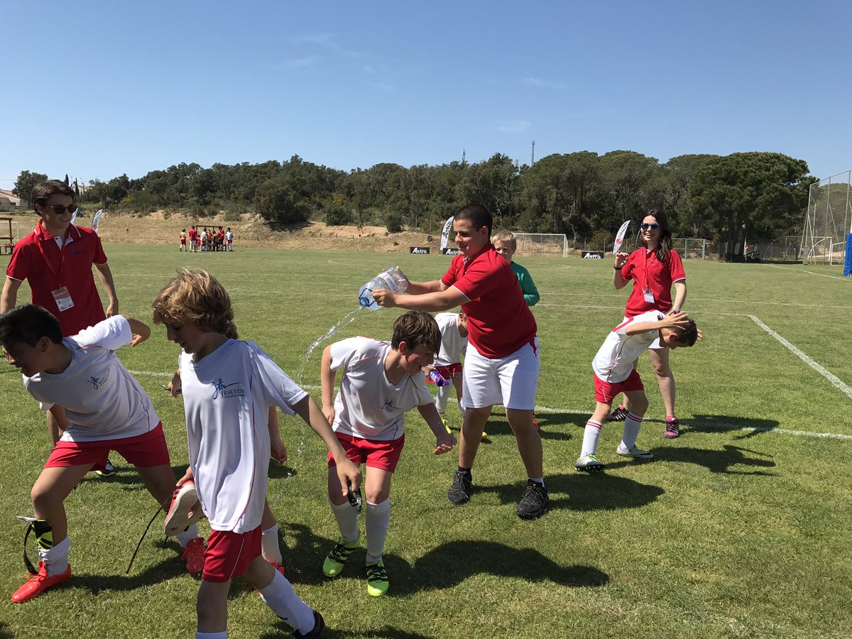 Josemarisamper's tweet photo. Gran trabajo de @sanignaciofut en el Torneo de Tossa . Y disfrutando un montón 👏 https://t.co/sEc2Y2RCeu