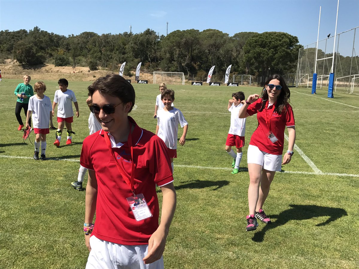 Josemarisamper's tweet photo. Gran trabajo de @sanignaciofut en el Torneo de Tossa . Y disfrutando un montón 👏 https://t.co/sEc2Y2RCeu