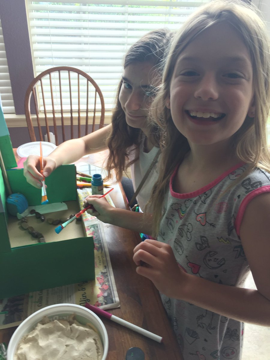 Seelwhacker's tweet image. Lexi working on her Ecosystem Project this Good Friday @kerr1claes.  I also named Lilly her project manager so I could sit back and relax.