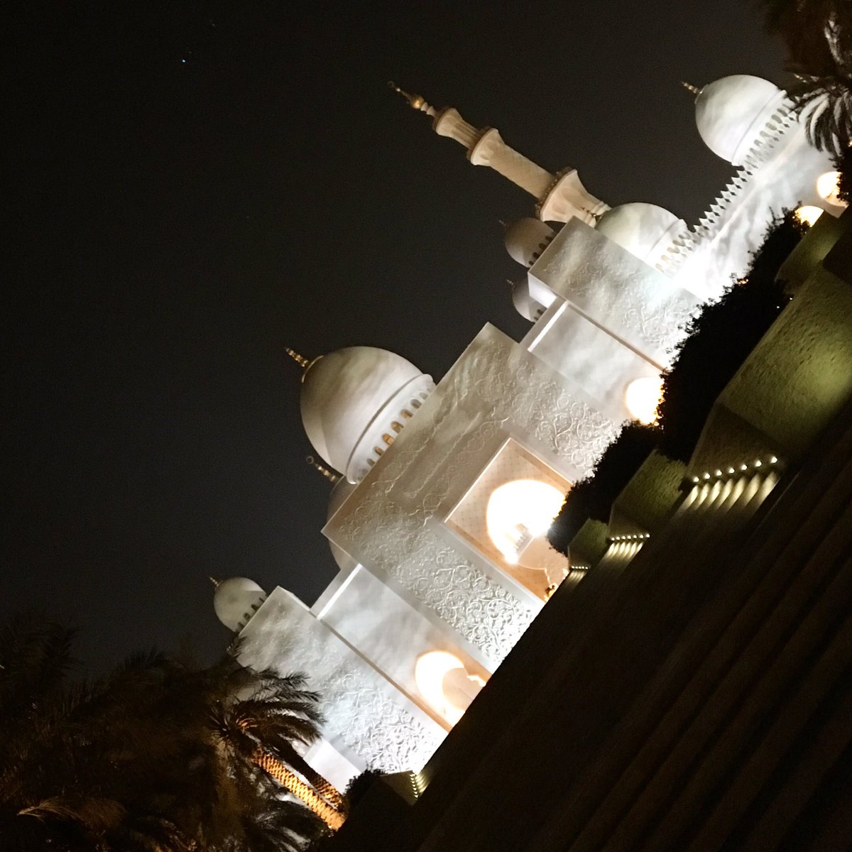 CejudoMena's tweet photo. Sherezade nights 🌙✨🌙 #journalist #AbuDhabi #ZayedMosque https://t.co/6Rd3a2Tvtj