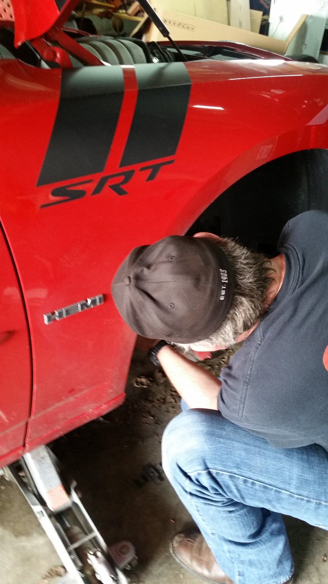 randi97's tweet photo. Changing brakes and drinking beer. :) https://t.co/oOGqKpxSDI