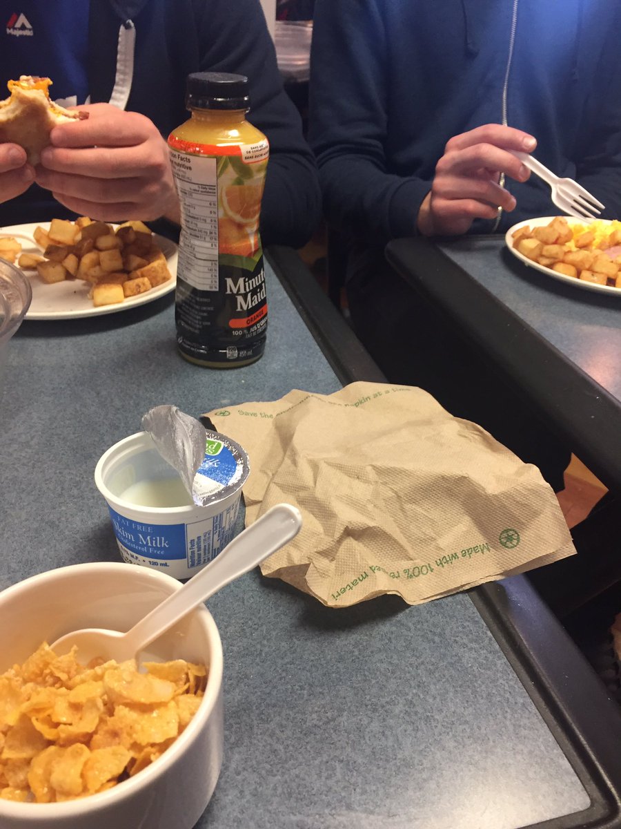 thetuppercup's tweet photo. Thank you @BCFerries for a delicious and nutritious breakfast. Fuel for the pre-game day PT session. #2017tuppercup #foodfortupp https://t.co/6p0Iw9vYmR