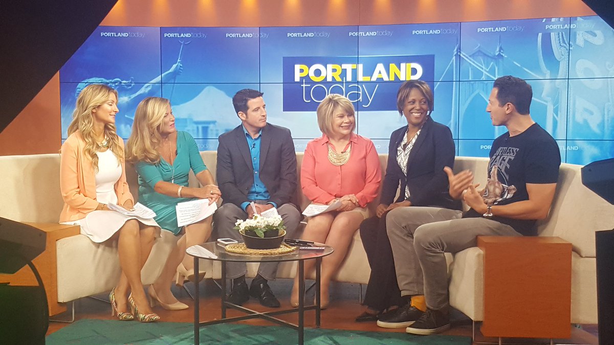 <a href="/sasharoiz/">sasha roiz</a> THANKS so much fellow #Grimmsters! .<a href="/sasharoiz/">sasha roiz</a>  and sweet Bernie! Truly appreciate the support!