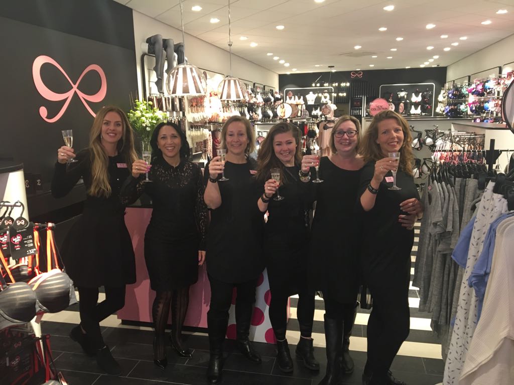 So proud of this team! Everyone that helped us making this store ready for opening thank you so much! <a href="/Priscilla_HKM/">Priscilla liesker</a> @magda_temmerman