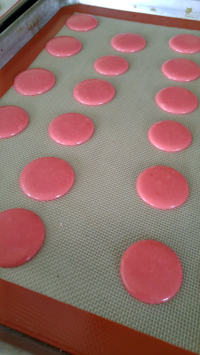 beyondumami's tweet image. All the pretty #macaron shells resting in @acanadianfoodie&apos;s kitchen. These will be #raspberrymacarons! #yegfood #yeg #macaronsyeg