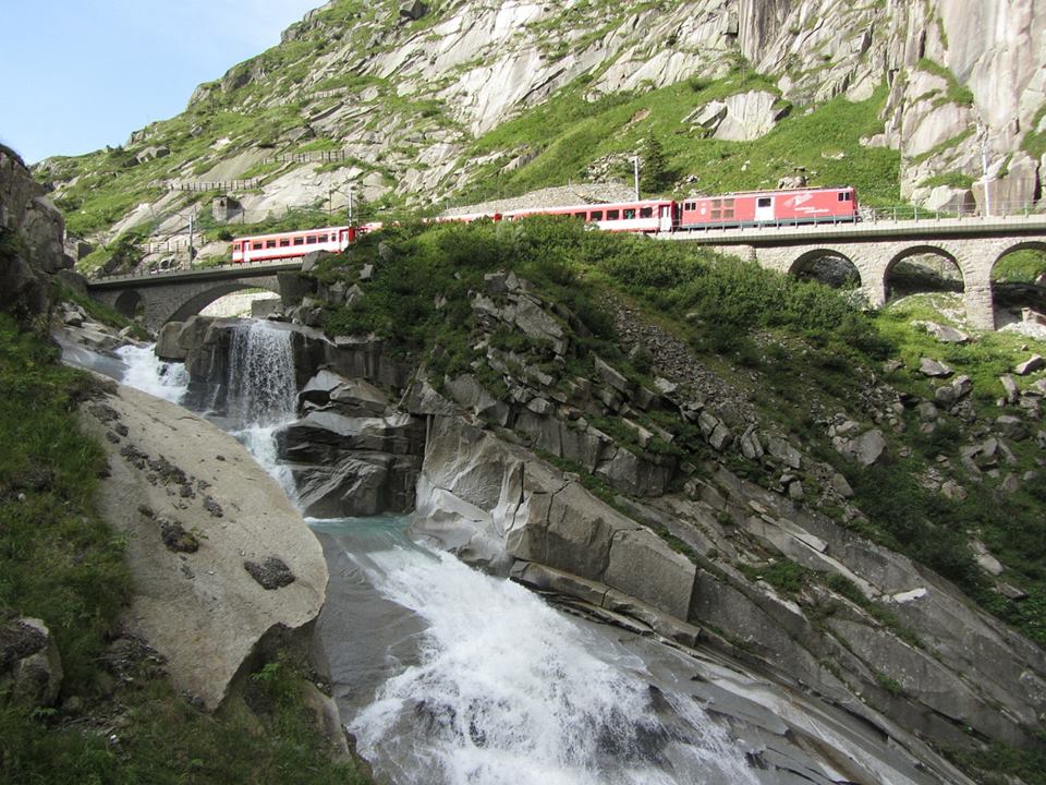 swissjoho's tweet photo. スイスに関する様々なニュースを紹介!本日は【新特急も!今年の夏は列車の旅が充実】:https://t.co/bgrRYrgKuX https://t.co/TzTEniUctA #スイス情報 #SBB #電車 #Panoramaexpress #パノラマ #蒸気船 #観光 https://t.co/YH5P2oOqOM