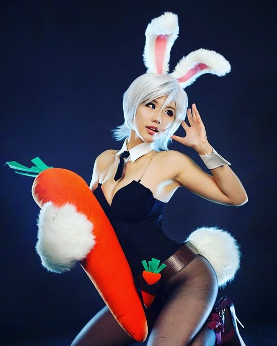 BoxBox Battle Bunny Riven Cosplay Outplay : r/leagueoflegends