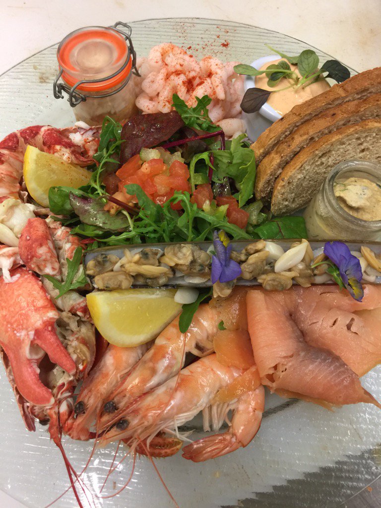 THEOLDSAILLOFT's tweet photo. Seafood platter Sail loft style https://t.co/ZKK51BnHwx