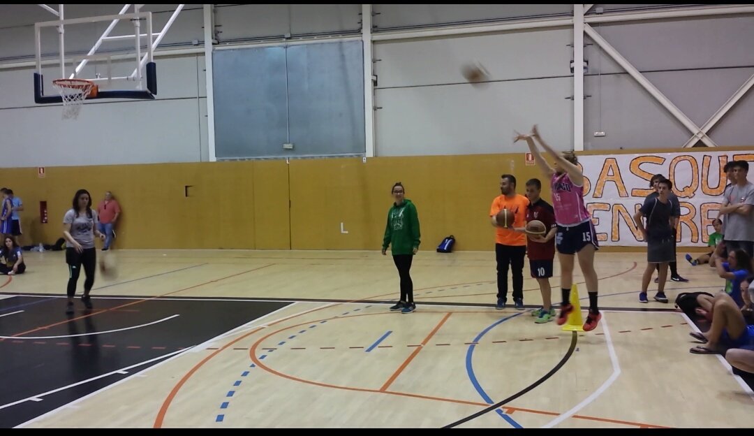 COlimpico64's tweet photo. Seguimos en el #IslaTCCD con la victoria de Eva Zaragoza en el concurso de triples y el final de la fase de grupos. Mañana, cuartos de final https://t.co/2dUWxrHWHL