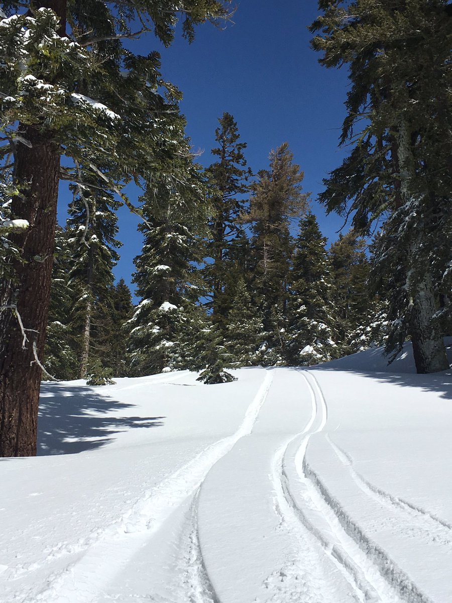 ⛄️ Winter is still in full effect here in #laketahoe. Will it ever end?! #tahoelife #neverenendingwinter #goodfriday