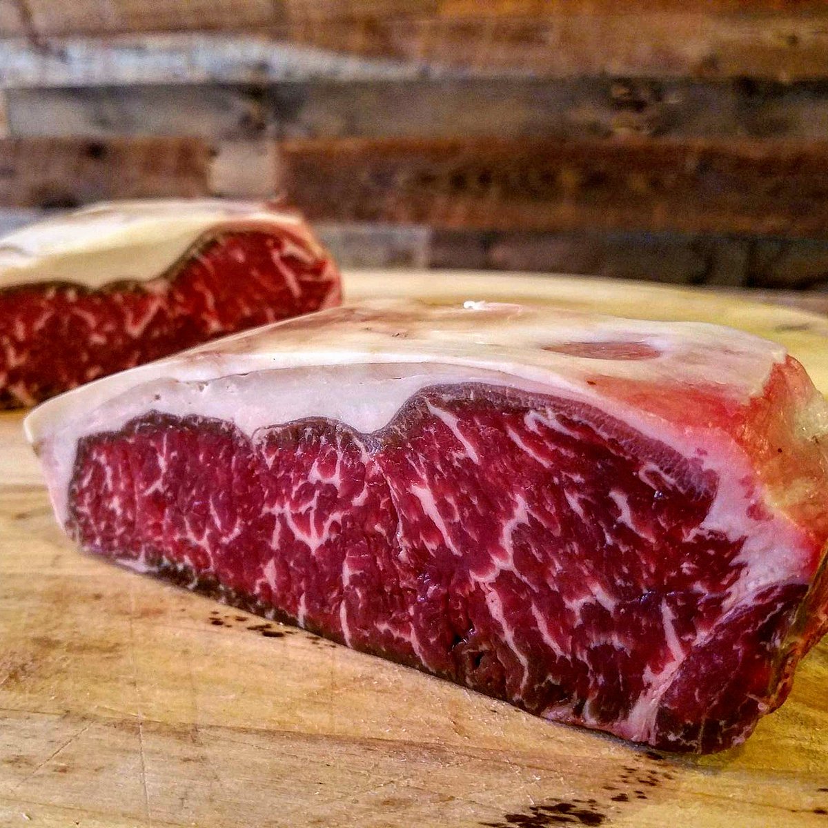IanVest's tweet photo. 25 day #dryaged #prime #grassfedbeef @back40kitchen  #dryagedbeef #joycefarms #organicbeef #organicfood #organic #chefianvest #yum @CTBites https://t.co/L2GzvmhRjk
