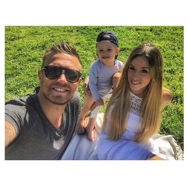 perchman_fr's tweet photo. Benjamin Machet, sa copine Sarah et son fils Tao 📸😍💋
#BenjaminMachet https://t.co/PQflPhhDzt