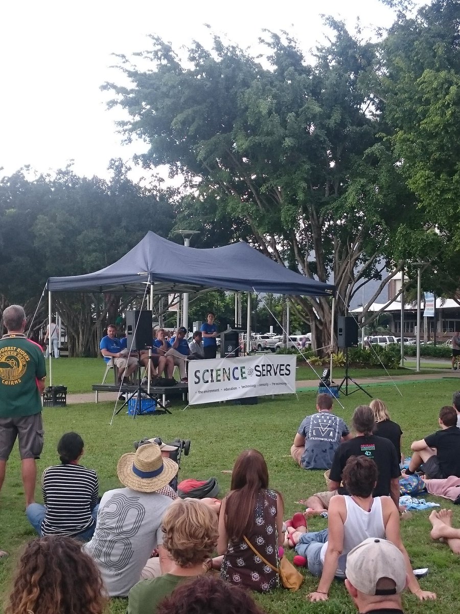 ScienceMarchGBR's tweet photo. .@KEJoyce2 explaining how scientists are so much more than lab coats and encouraging Cairns to #Findyourscience #ScienceMarchGBR https://t.co/7rhbmb35Zz