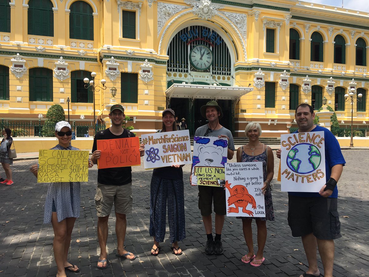 ScienceMarchVN's tweet image. Only 6 of us here for the #marchforscience in Saigon but we're excited!