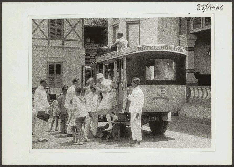 bandung_tourism's tweet photo. #kenaliBDG Hotel Savoy Homann di Grota Postweg (Jl. Asia Afrika sekarang) telah melayani tamu sejak 1870an. https://t.co/8QWWRoW2tw