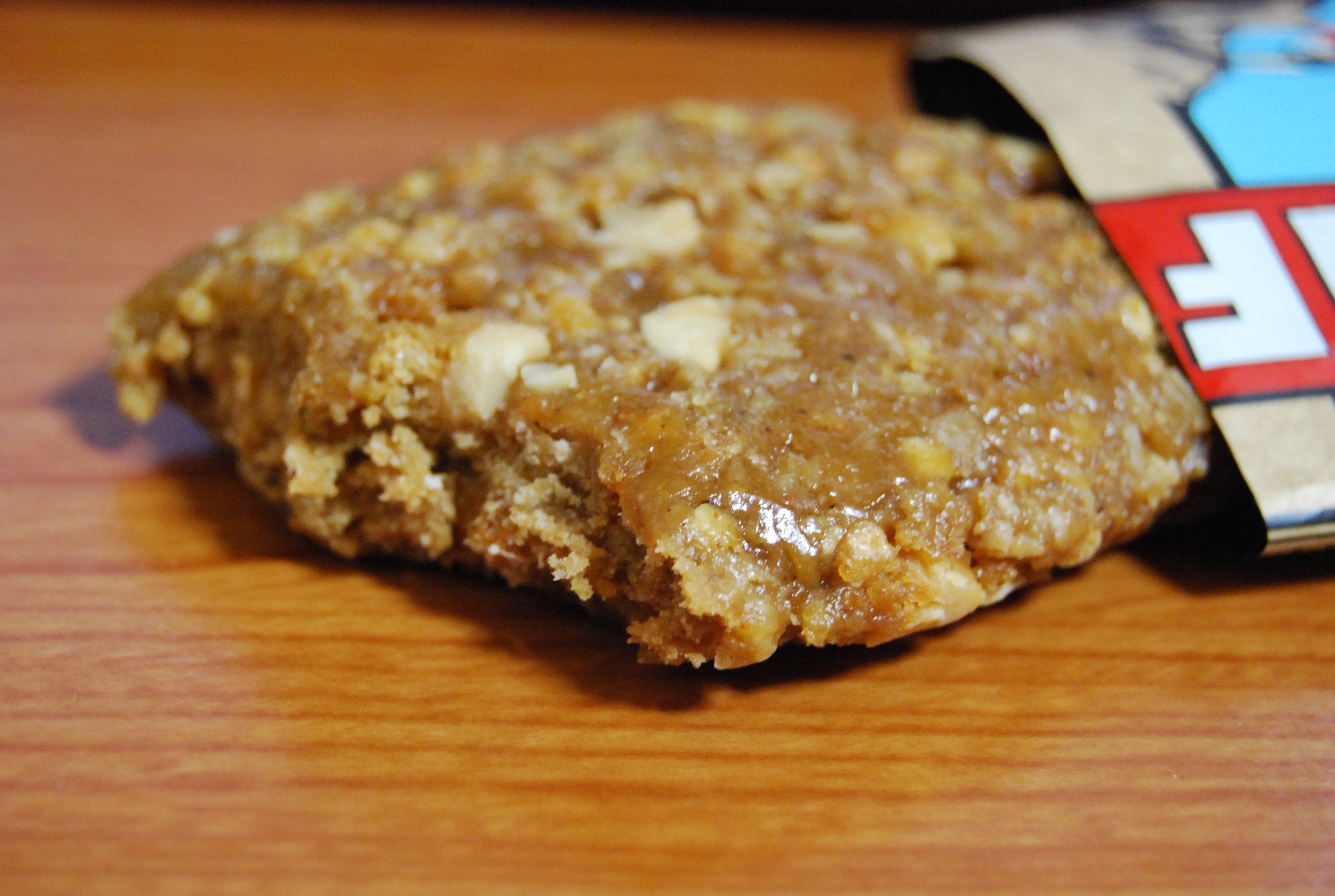 Tck Ar Twitter 昨日食べて不味くて吐きそうだった 米国ナンバー1のクリフバー By座間基地 どうやらアメリカではカロリーメイト的存在だそうで 今日は恐る恐るピーナッツバター味を試食 あれっ めっちゃうまい 日本人的に言えば浅草の雷おこしのピーナッツ味