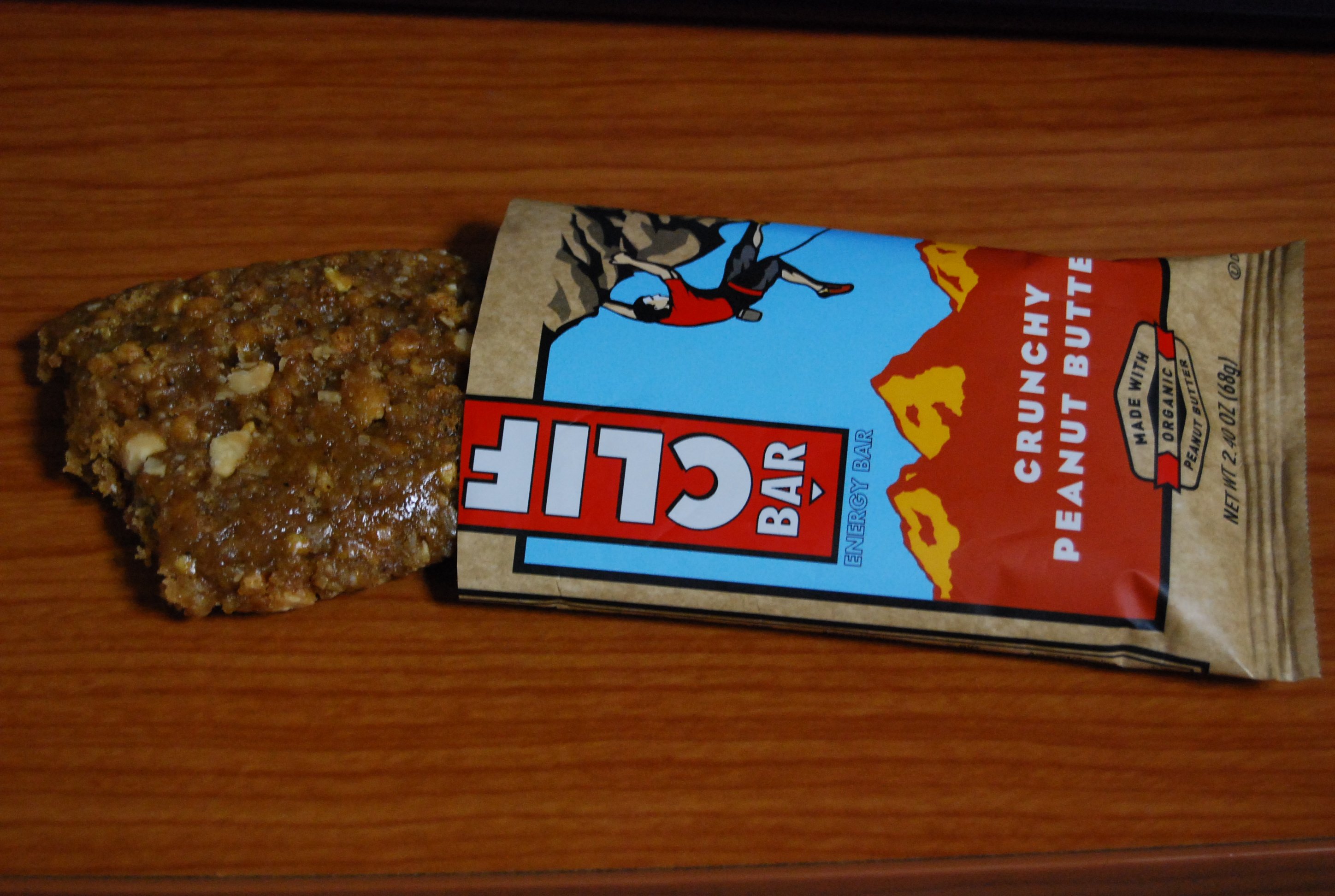 Tck Ar Twitter 昨日食べて不味くて吐きそうだった 米国ナンバー1のクリフバー By座間基地 どうやらアメリカではカロリーメイト的存在だそうで 今日は恐る恐るピーナッツバター味を試食 あれっ めっちゃうまい 日本人的に言えば浅草の雷おこしのピーナッツ味