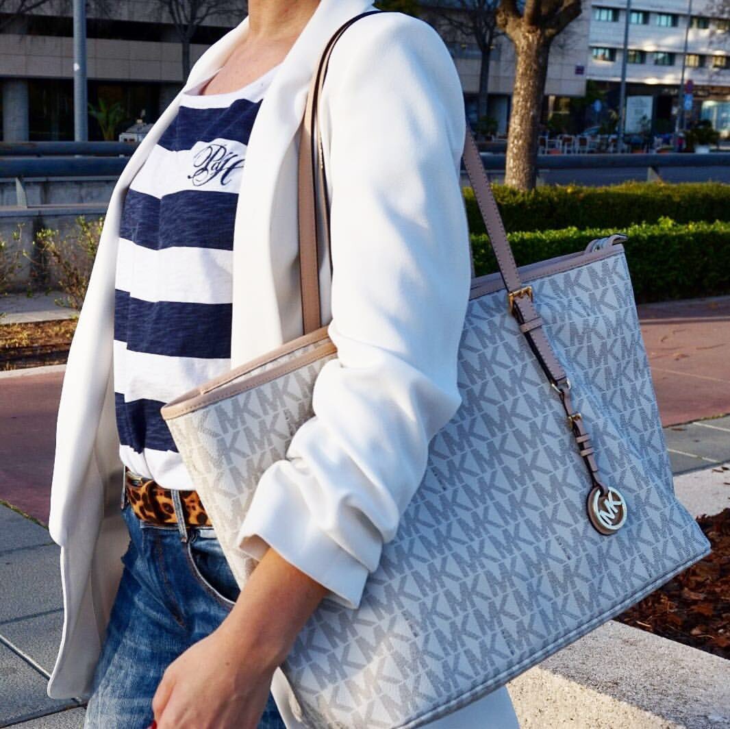 notasconestilo's tweet image. ¿Cómo vestirse cuando eres mamá si llevas un @Bugaboo y unas @Converse? 🔛notasconestilo.com/2017/04/12/252… #mamis #mamiblogger #notasconestilo