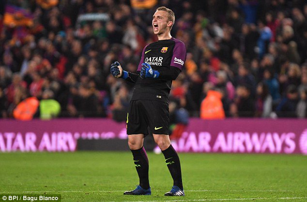 Barcelona goalkeeper Jasper Cillessen celebrates his 28th Birthday today. Happy Birthday!! 