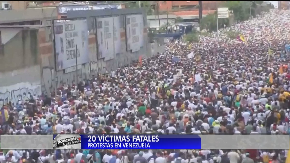 caidaluzarce's tweet photo. #Venezuela: Suben a 21 los muertos por protestas y saqueos. https://t.co/Mu1fmQVS2G by #WapaTV via @c0nvey https://t.co/XYXsOhxHk3