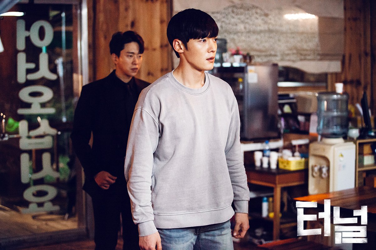KSeriesAD's tweet photo. ชเวจินฮยอก ระหว่างถ่ายทำ #Tunnel ช่อง OCN https://t.co/vrD8Pje47o