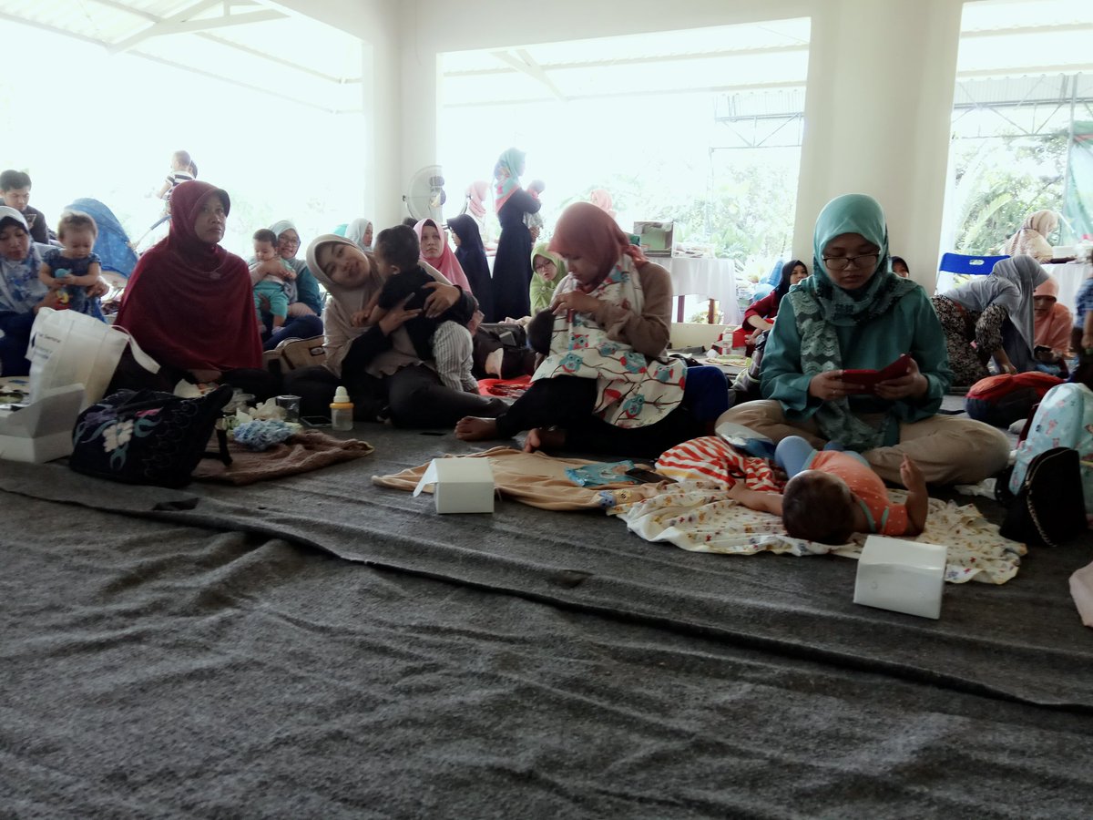 Beberapa busui yg ikut meramaikan. Pemberian ASI sejalan dgn program kelestarian lingkungan,yaitu zero waste dlm pemberiannya. 

#ASIyesss