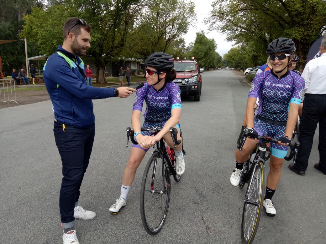 On the start line of <a href="/MelbCycleLeague/">Melbourne Cycling League</a>'s Euroa Crit, having a quick interview with @dannwilkins