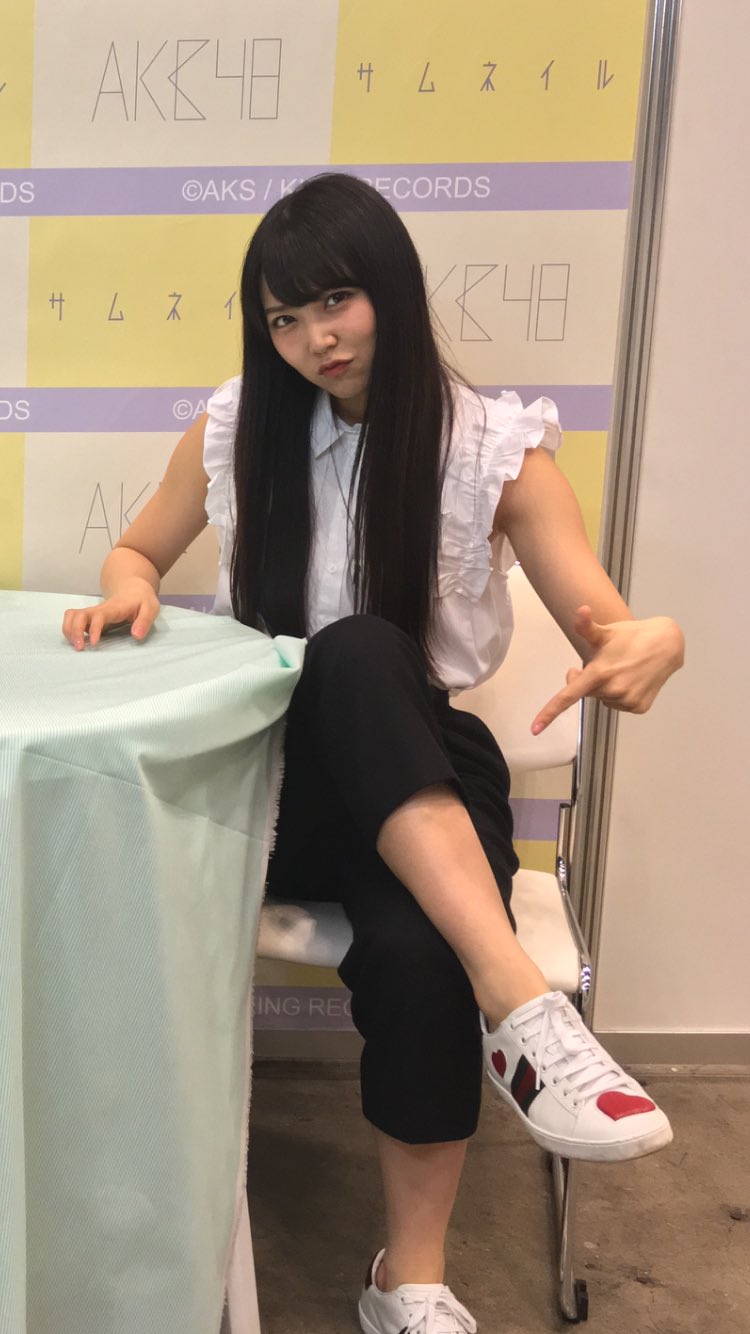 ট ইট র く ら Akb写メ会 3部 みるるん 自 今日 良い靴履いてんじゃん 美 可愛いでしょ 笑 スニーカー自慢ポーズ 撮影後 美 でもそんな良い靴じゃないよ 自 おい おい 知ってる